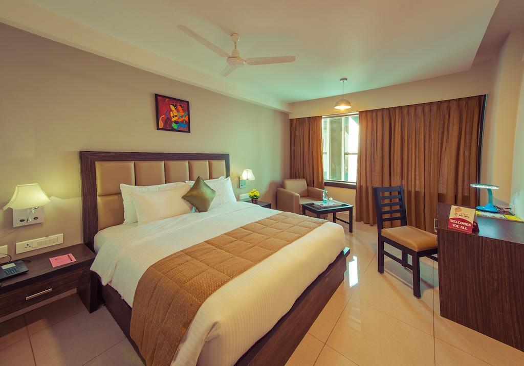 Plaza Hotel Trichy Tiruchirappalli Oda fotoğraf