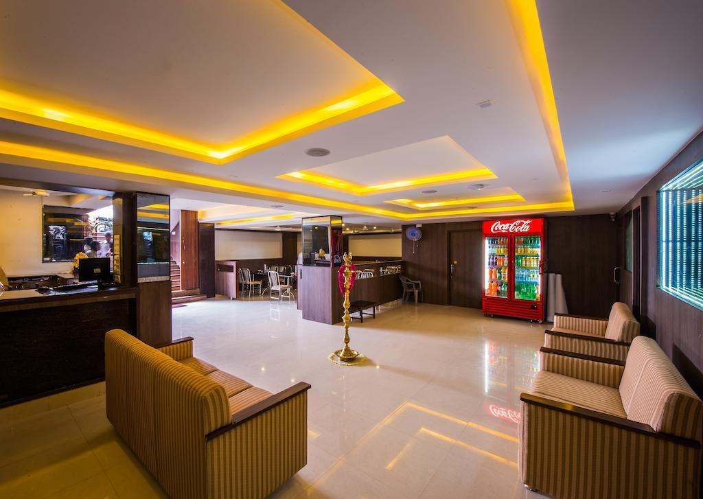 Plaza Hotel Trichy Tiruchirappalli Oda fotoğraf